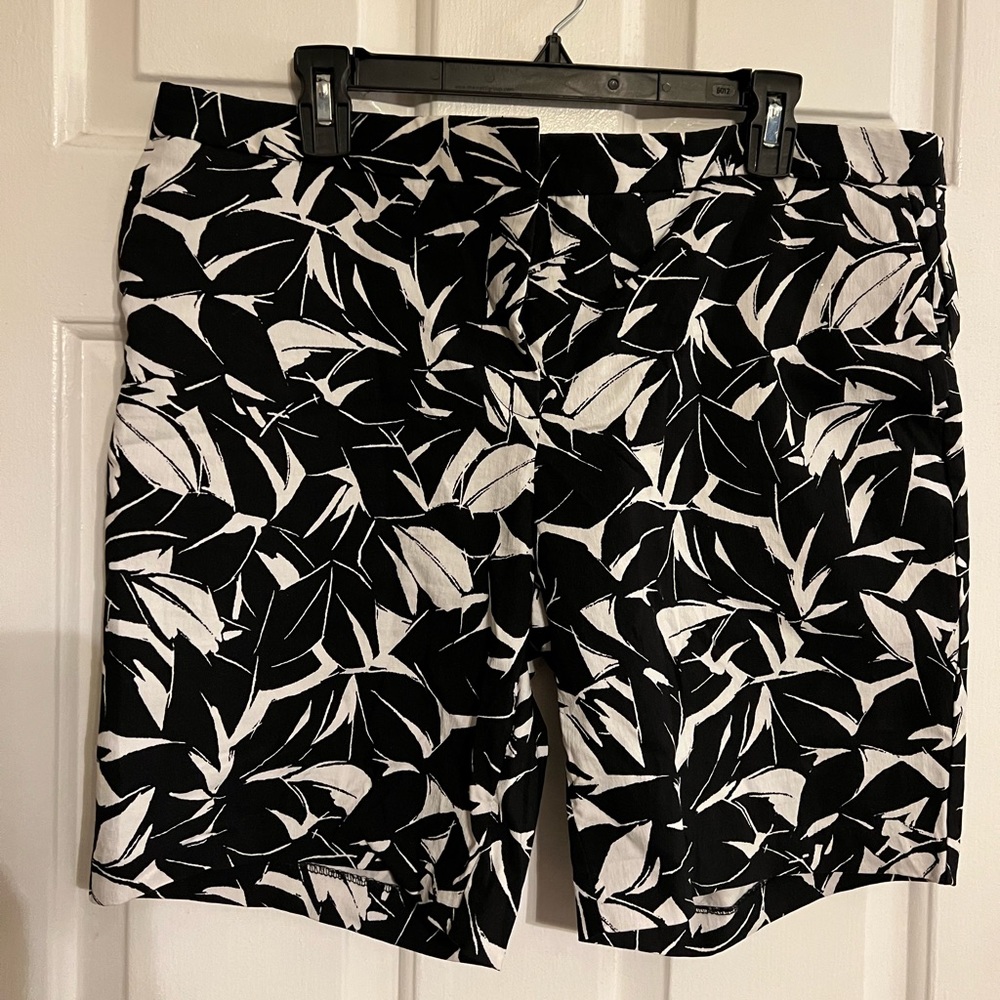 Mario Serrani Bermuda Shorts, Size 14, NWOT: B2 - Picture 5 of 9
